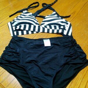 2 PC SET KONA SOL BLACK AND WHITE SUIT SIZE SMALL NEW WITHOUT TAGS